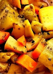 ترشی مخلوط با تزیین میوه فله