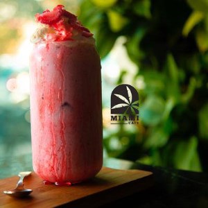 شیک توت فرنگی