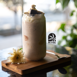 شیک شکلات و پسته