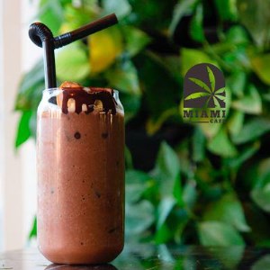 اسموتی موز قهوه